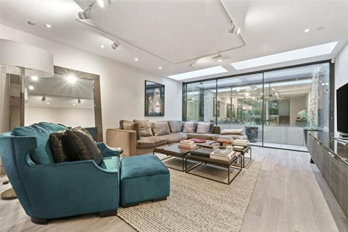 4 Bedroom Detached House To Rent In Fulham Road, London, SW10