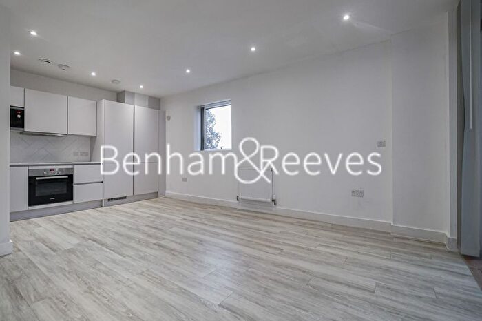 2 Bedroom Flat To Rent In Habito, Hounslow, TW3
