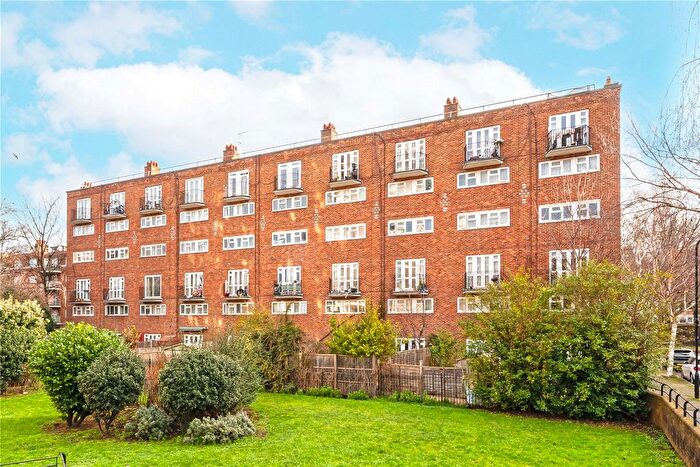 3 Bedroom Maisonette For Sale In Wimbourne Court, Wimbourne Street, London, N1