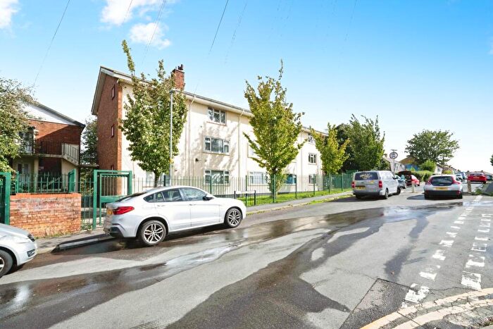 2 Bedroom Maisonette For Sale In Eastwood Road, Bristol, Somerset, BS4