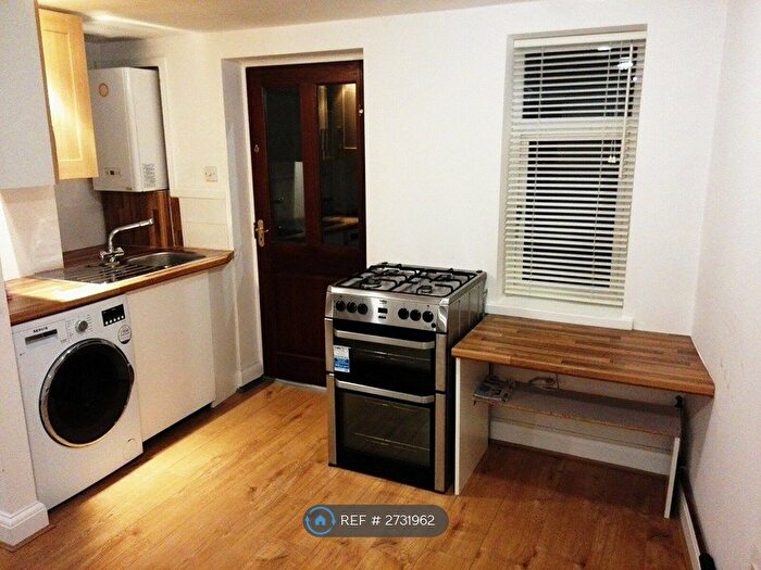 Studio To Rent In West Molesey, West Molesey, KT8