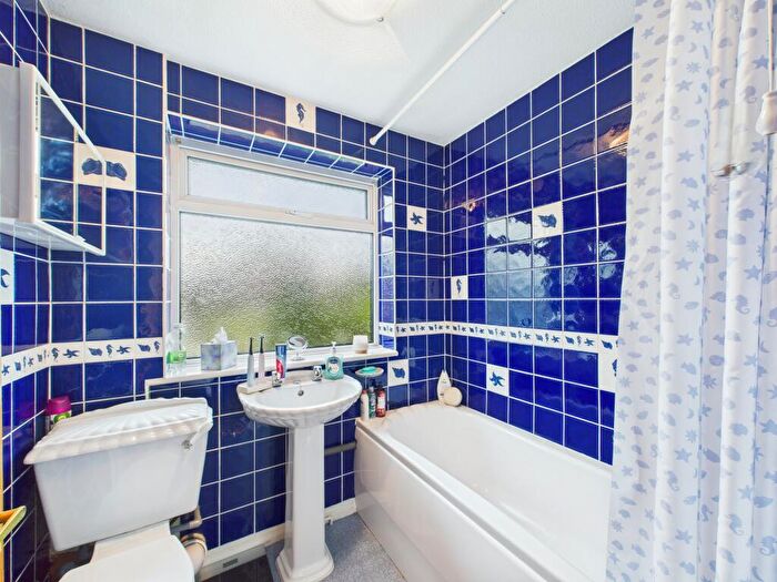 3 Bedroom Semi-Detached House For Sale In The Crescent, Mortimer, Reading, RG7