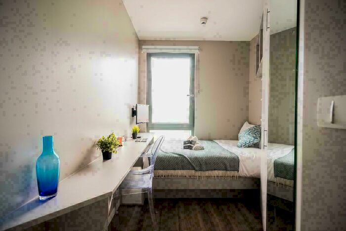 Studio To Rent In Willesden Junction, London, NW10