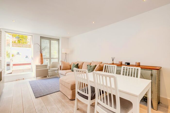 2 Bedroom Flat To Rent In Sinclair Road, London, W14