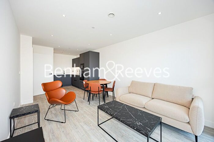 1 Bedroom Flat To Rent In Kew Bridge Rise, Brentford, TW8