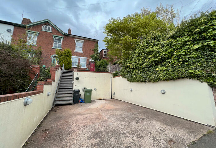 3 Bedroom Semi-Detached House To Rent In Collis Street, Stourbridge, DY8