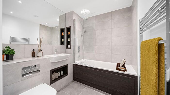 1 Bedroom Flat For Sale In Frost House, Podd Street, Barking, IG11