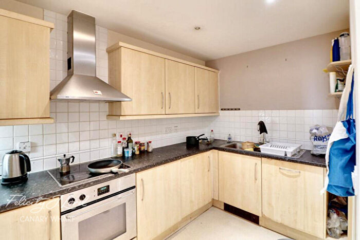 3 Bedroom Apartment To Rent In Branch Road, London, E14