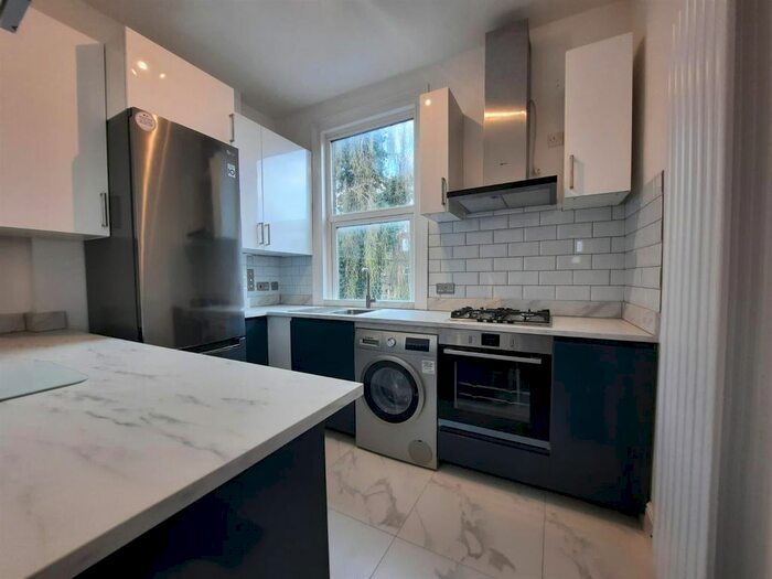 3 Bedroom Flat To Rent In Fordhook Avenue, Ealing Common, W5