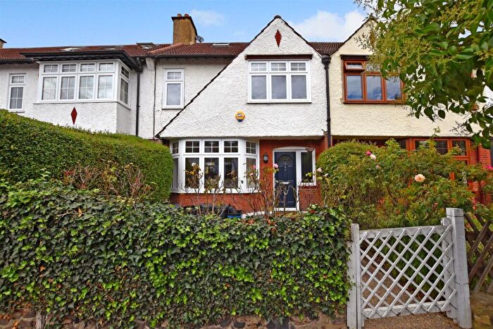 5 Bedroom Terraced House To Rent In Woodcote Road, Wanstead, E11