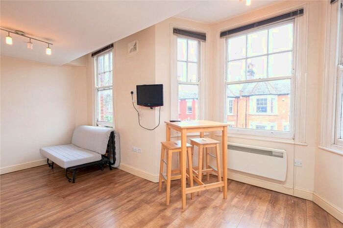 Studio To Rent In Widdenham Road, Holloway, London, N7