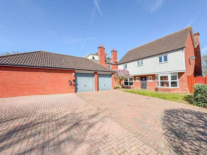 4 Bedroom Detached House For Sale In Wood Avenue, Hockley, SS5