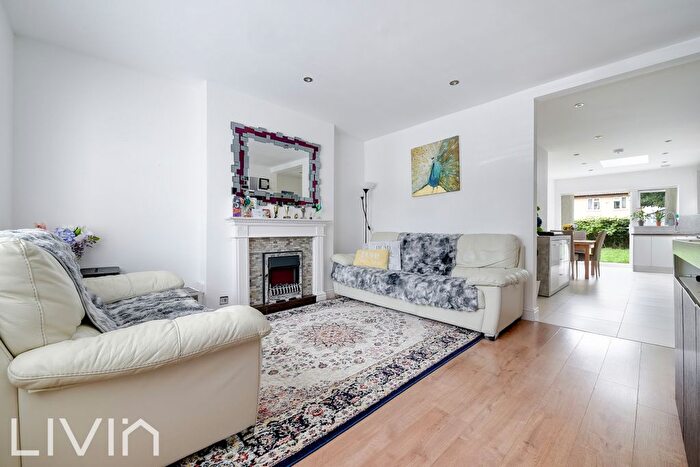 3 Bedroom End Terrace House For Sale In Bates Crescent, Croydon, CR0