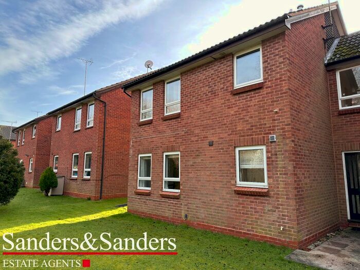 1 Bedroom Studio To Rent In Rufford Close, Alcester, B49