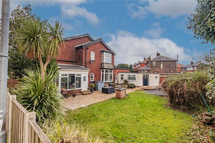 4 Bedroom End Of Terrace House For Sale In Middleton Road, Heywood, Greater Manchester, OL10