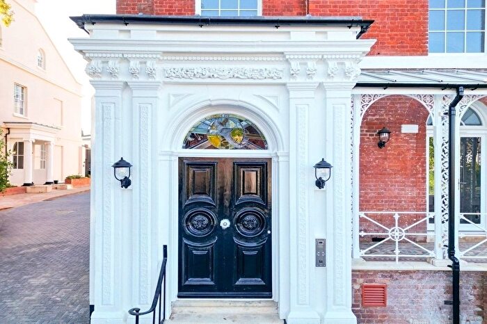 2 Bedroom Flat For Sale In Magdalen Road, Exeter, EX2