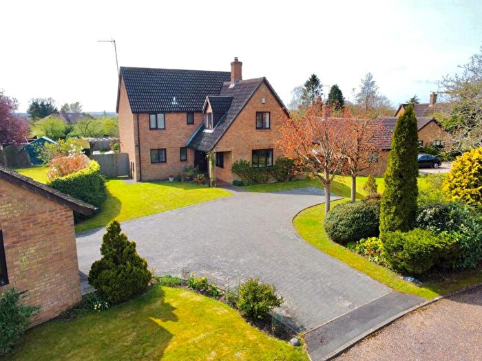 4 Bedroom Detached House For Sale In Tiverton Avenue, Kingsthorpe, Northampton, NN2