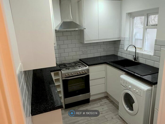 1 Bedroom Flat To Rent In Park Hill, Carshalton Beeches, SM5