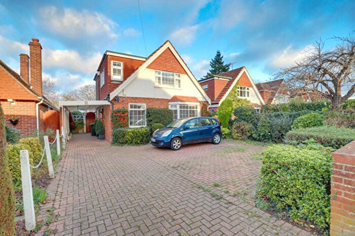 3 Bedroom Detached House For Sale In Kidmore Road, Caversham, RG4