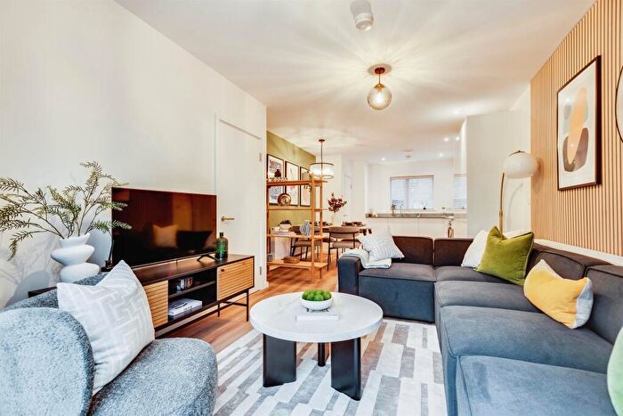 3 Bedroom Terraced House For Sale In Oakfield, Swindon, SN3