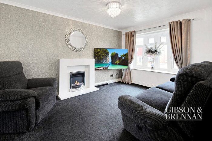 3 Bedroom Semi-Detached House For Sale In Challock Lees, Basildon, SS13