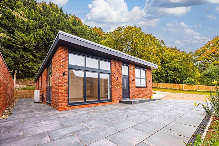 3 Bedroom Bungalow For Sale In Dagnall Road, Whipsnade, Central Bedfordshire, LU6