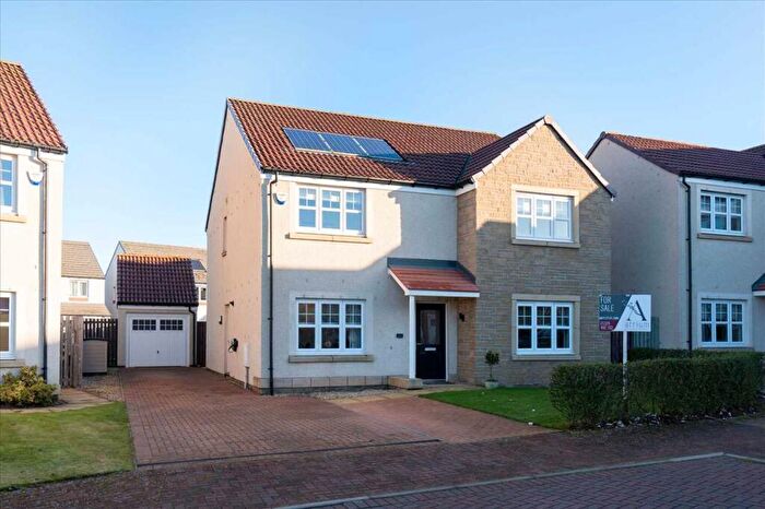 5 Bedroom Detached House For Sale In Geesmuir Gardens, FK2