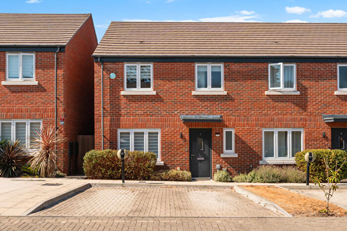 3 Bedroom End Of Terrace House For Sale In Garrett Crescent, Ottershaw, Chertsey, Surrey, KT16