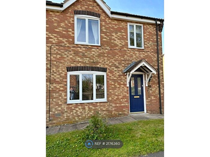 3 Bedroom Semi-Detached House To Rent In Saddlers Mead, Spalding, PE11