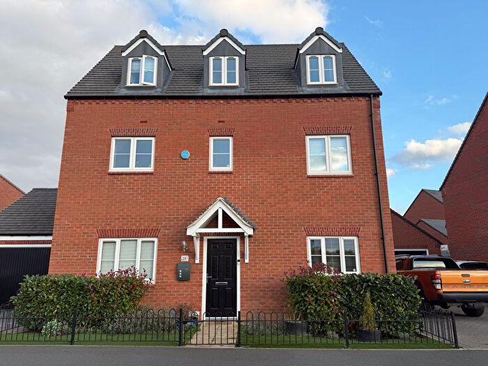 4 Bedroom Detached House For Sale In Holdenby Drive, Raunds, Wellingborough, Northamptonshire, NN9