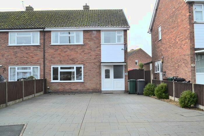 3 Bedroom Semi-Detached House To Rent In Emery Close, Swadlincote, DE12