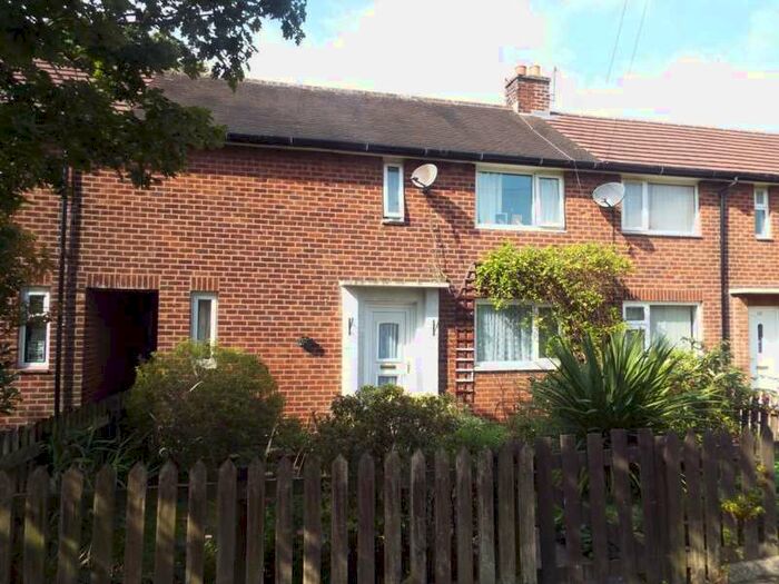 2 Bedroom Town House To Rent In Chester Avenue, Dukinfield, SK16