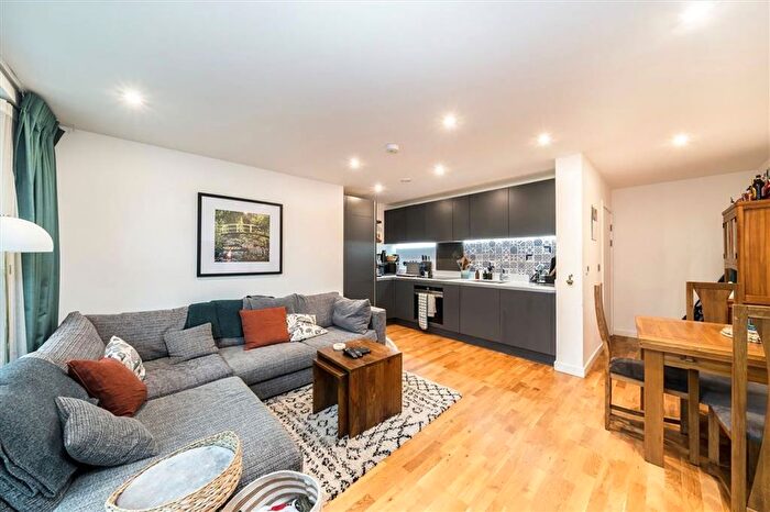 1 Bedroom Flat For Sale In Hawthorne Crescent, Greenwich, SE10