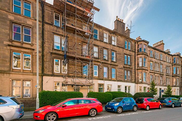 2 Bedroom Flat To Rent In Montgomery Street, Hillside, Edinburgh, EH7
