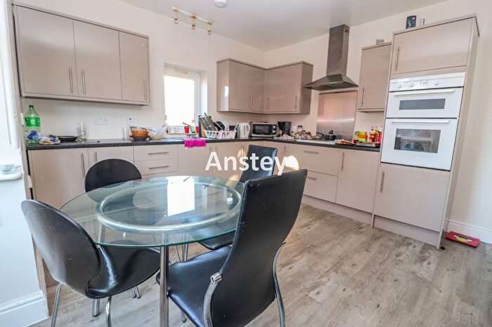 4 Bedroom Detached House To Rent In Newcombe Road, Southampton, SO15