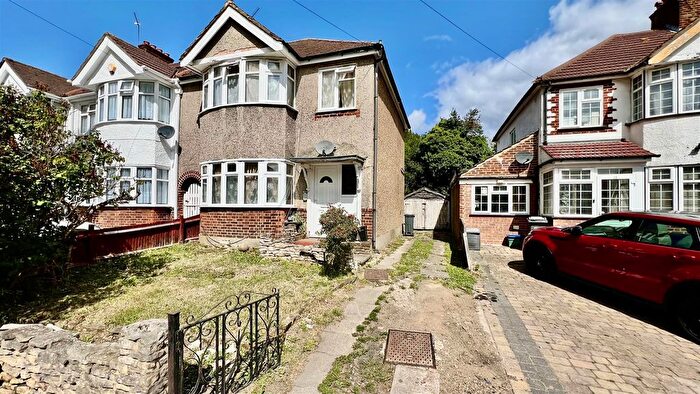 3 Bedroom End Of Terrace House For Sale In Alderwick Drive, Hounslow, TW3