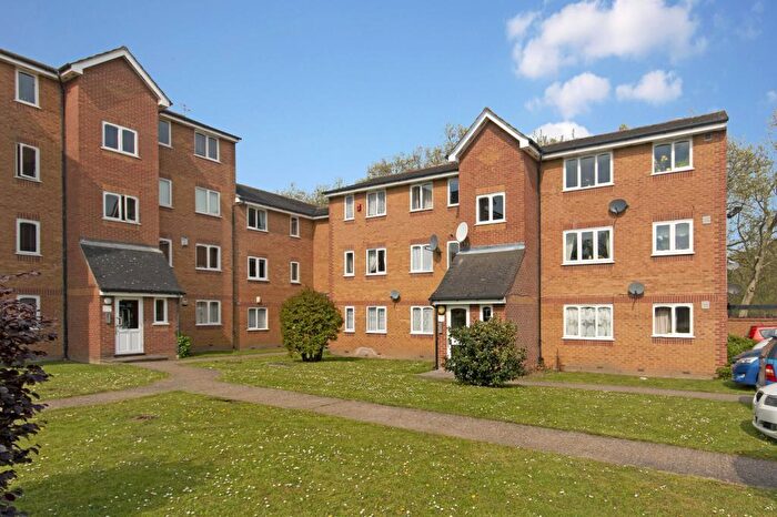 Apartment To Rent In Grinstead Road, London, SE8