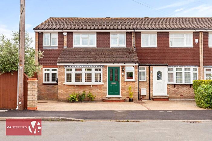 4 Bedroom End Of Terrace House For Sale In Valley Close, Waltham Abbey, EN9