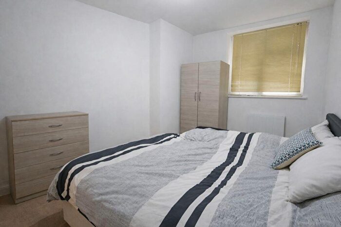 2 Bedroom Flat To Rent In Nether Street, Finchley, N12