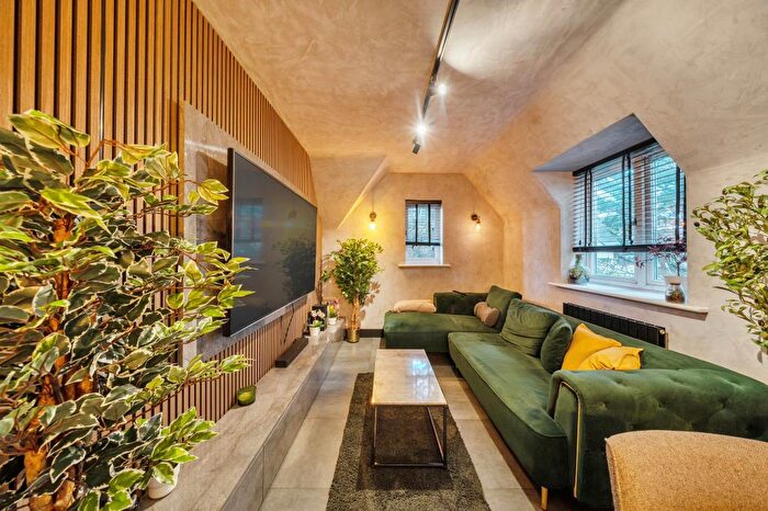 2 Bedroom Flat For Sale In Headington, Oxford, OX3