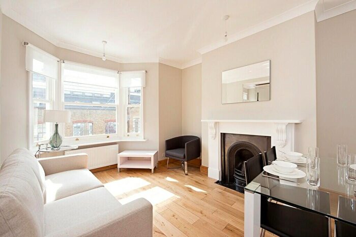 3 Bedroom Flat To Rent In Warriner Gardens, Battersea, SW11