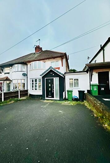3 Bedroom Semi-Detached House To Rent In Pennsnett Road, Dudley, DY1