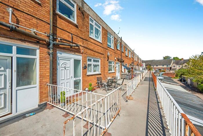 3 Bedroom Flat For Sale In Browns Lane, Dordon, Tamworth, Warwickshire, B78