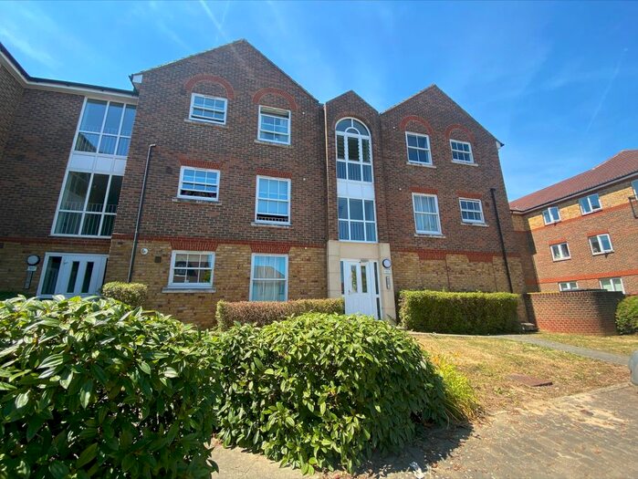 2 Bedroom Flat To Rent In Running Foxes Lane, Singleton, Ashford, TN23