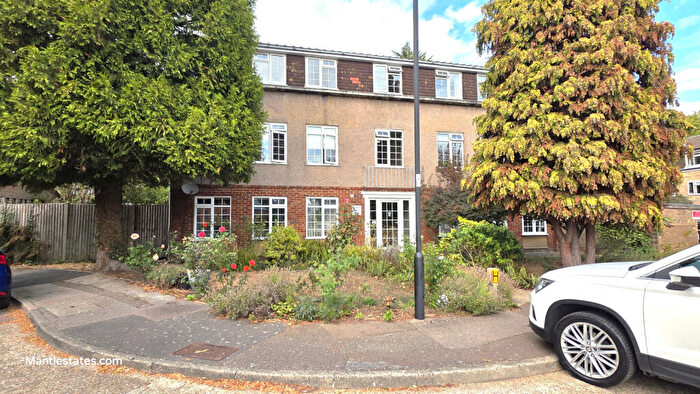 Flat For Sale In Canford Close, Enfield, EN2
