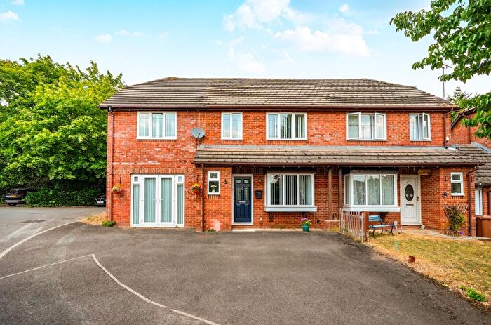 5 Bedroom Semi-Detached House For Sale In Blackbird Court, Andover, SP10