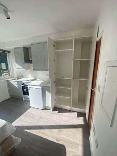 Studio To Rent In Hoop Lane, Golders Green, London, NW11