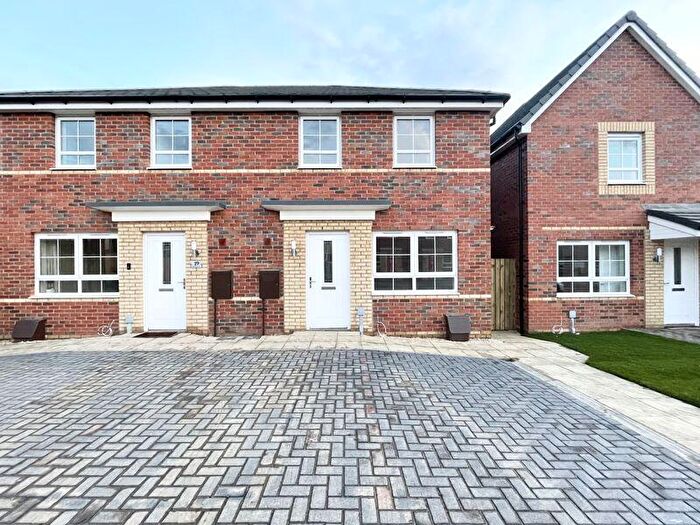 3 Bedroom Semi Detached House To Rent In Binbrook Drive, New Waltham, DN36