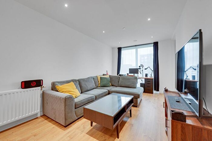 1 Bedroom Apartment For Sale In Guthrum Court, Galleons Reach, E16