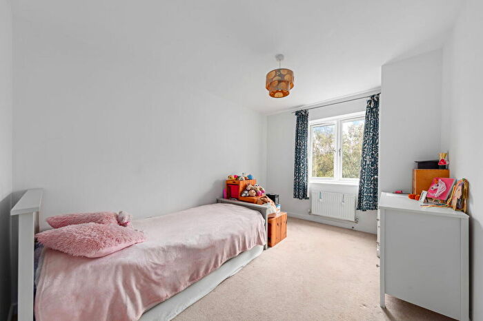 2 Bedroom Flat For Sale In Worcester Close, London, SE20